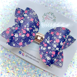 Vera Signature Clip Bow